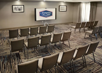 hampton inn and suites philadelphia media