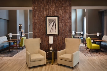 hampton inn and suites philadelphia media