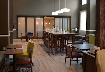hampton inn and suites philadelphia media