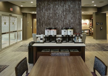 hampton inn and suites philadelphia media