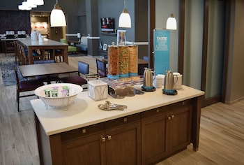 hampton inn and suites philadelphia media