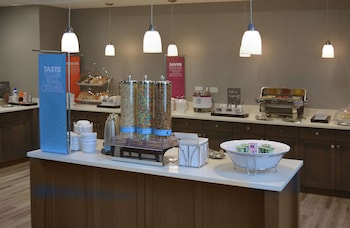 hampton inn and suites philadelphia media