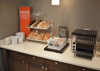 hampton inn and suites philadelphia media