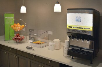 hampton inn and suites philadelphia media