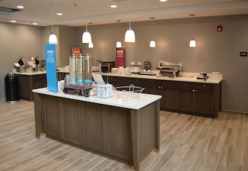 hampton inn and suites philadelphia media