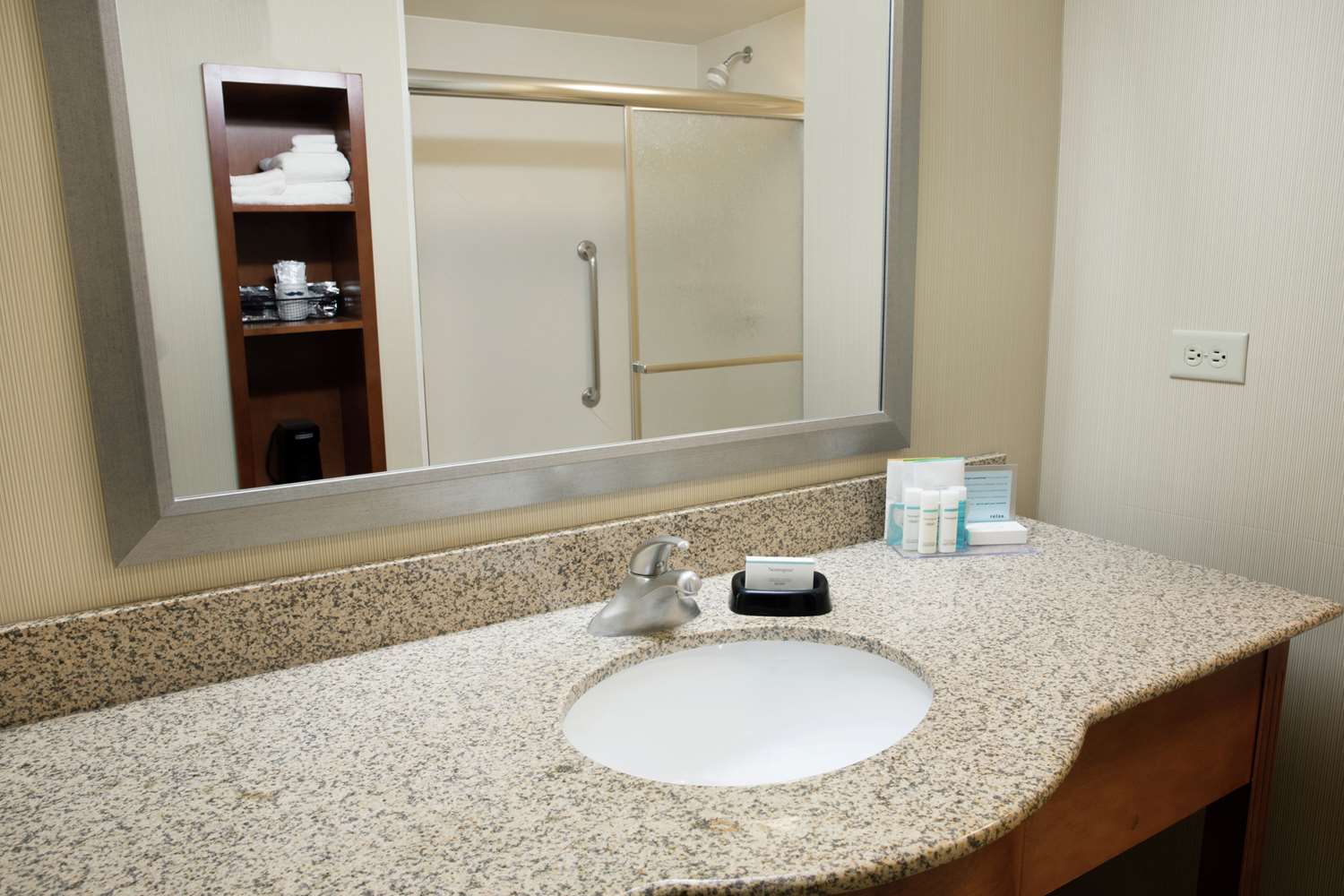 hampton inn and suites chicago deer park
