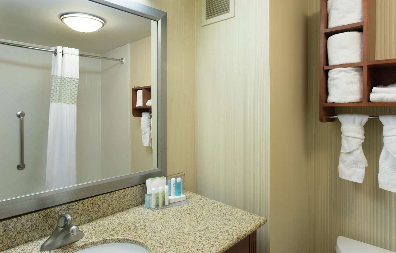 hampton inn and suites chicago deer park