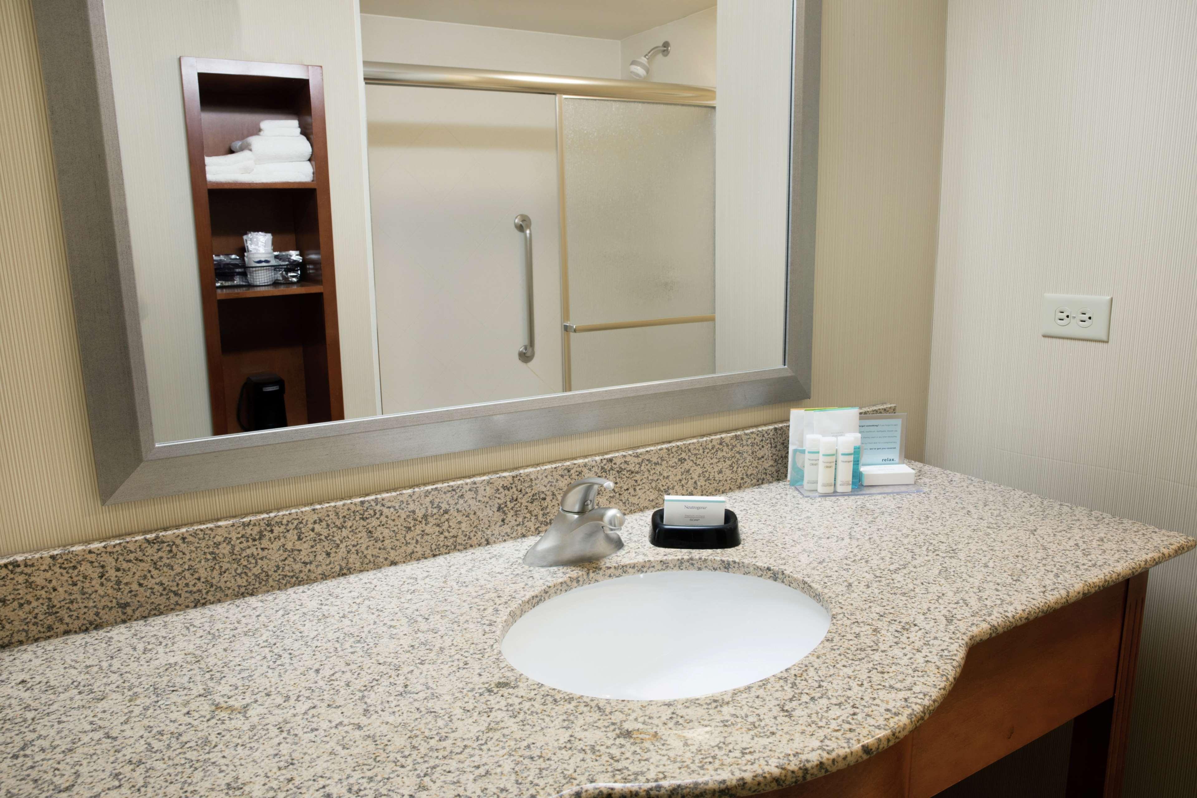 hampton inn and suites chicago deer park