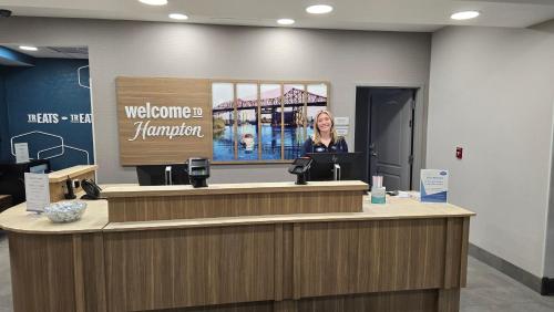 hampton inn and suites chicago deer park