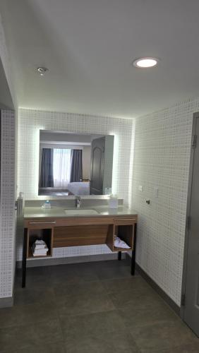 hampton inn and suites chicago deer park