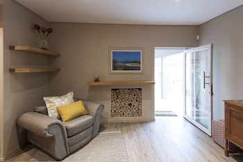 The Hill Boutique Bed & Breakfast,East London Airport>>East London,3.5 star