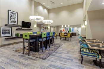 Hampton Inn & Suites Burlington,Near Funcity,3 star