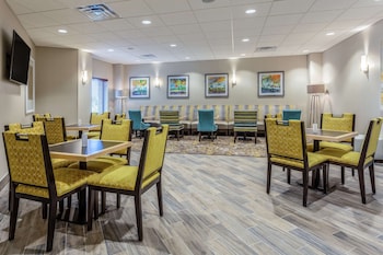 Hampton Inn & Suites Burlington,Near Funcity,3 star