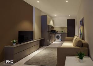 hutton central hotel by phc