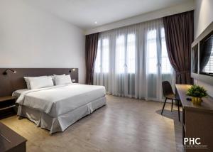 hutton central hotel by phc