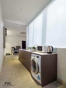 hutton central hotel by phc