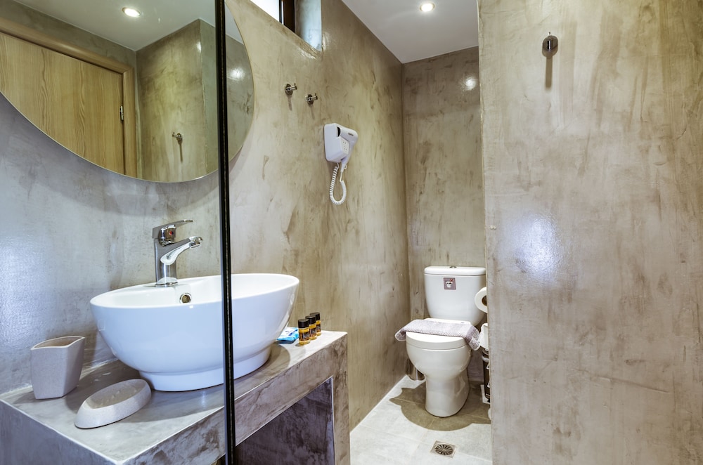 gregory comfort hotel