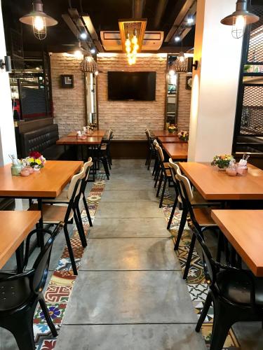 achievers airport hotel