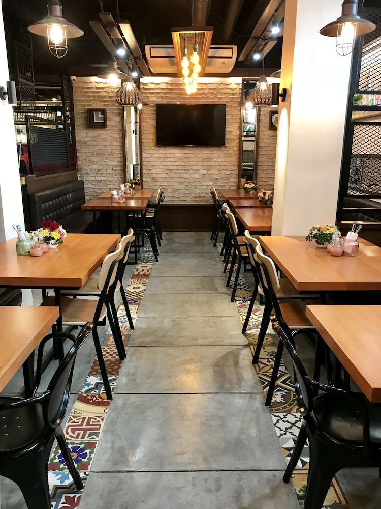 achievers airport hotel