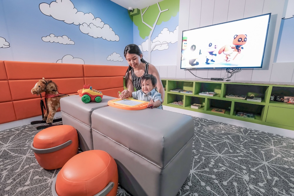 brittany hotel global south