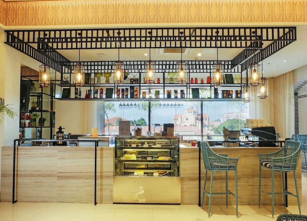 brittany hotel global south