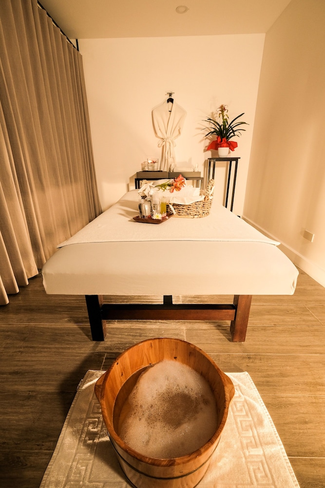 brittany hotel global south