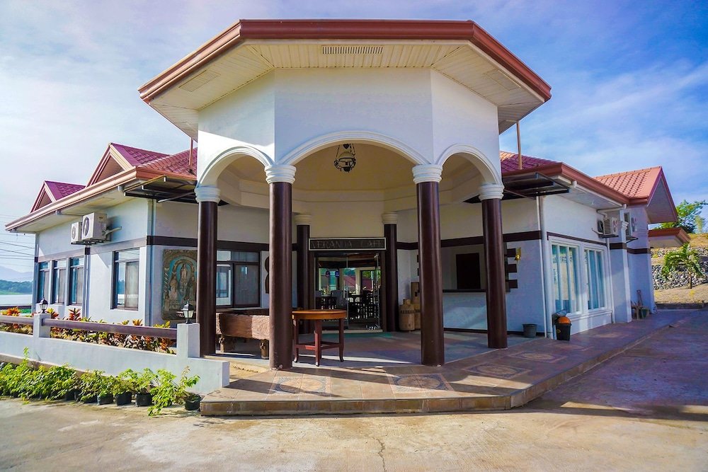 veranda suites and restaurant