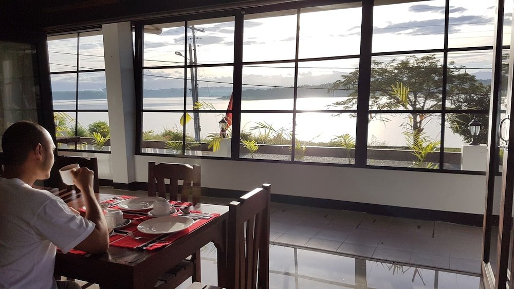 veranda suites and restaurant