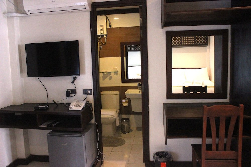 veranda suites and restaurant