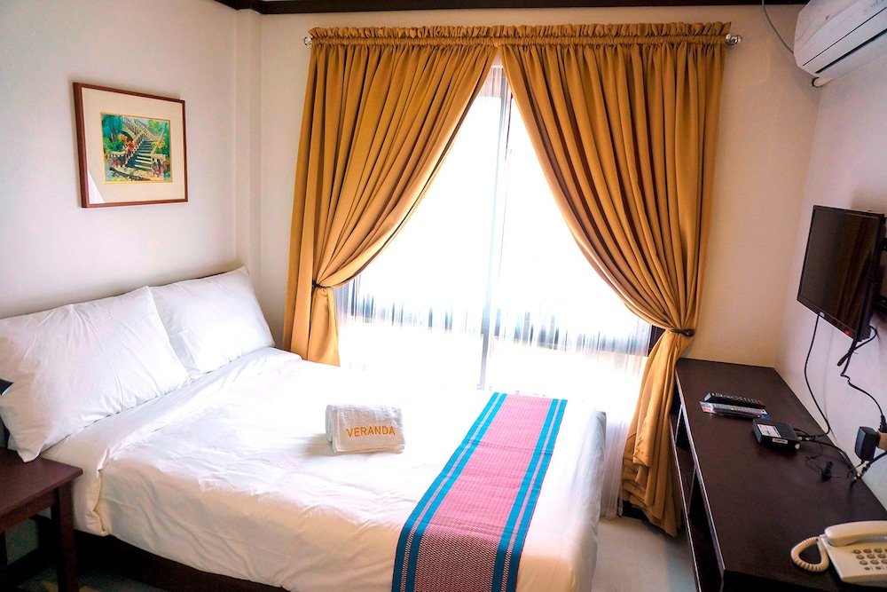 veranda suites and restaurant