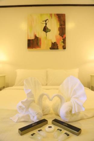the lakeview suites