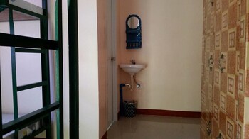 rms travellers inn hostel