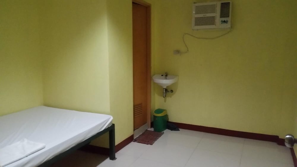 rms travellers inn hostel