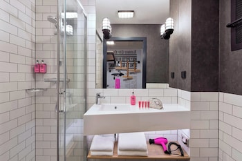 moxy katowice airport