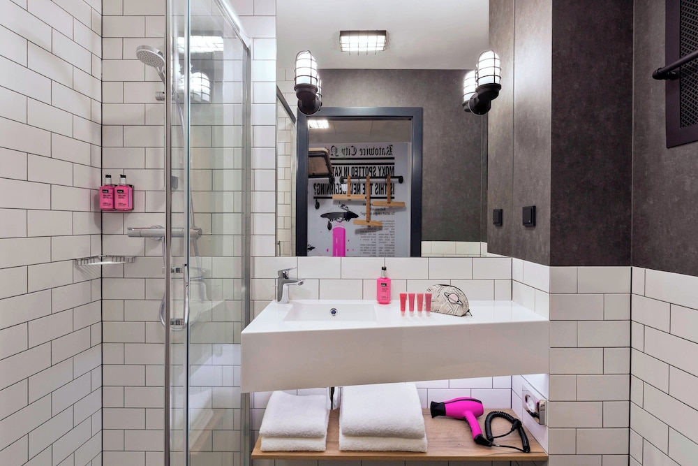 moxy katowice airport