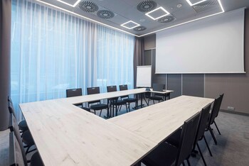 hampton by hilton poznan old town