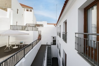 porta da arrabida hostel and suites
