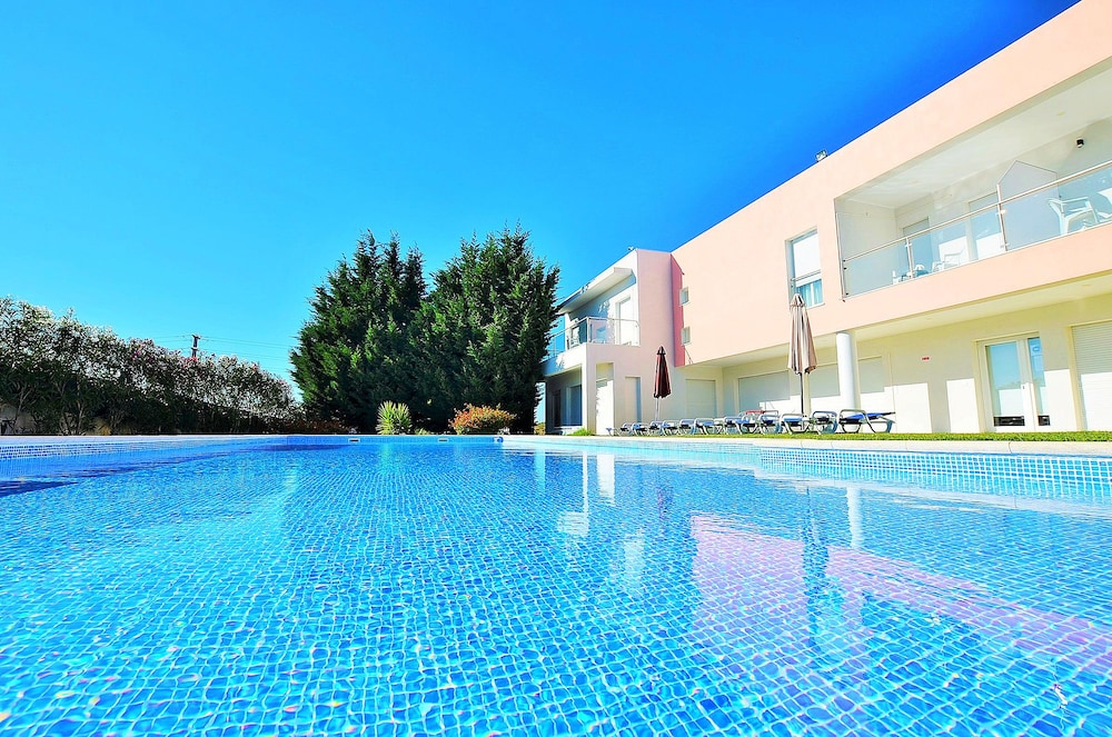 hilltop oasis lisboa oeiras