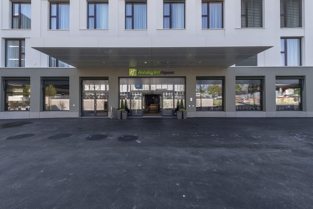 holiday inn express luzern kriens an ihg hotel