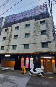 hotel the hit