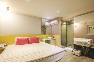 cube hotel