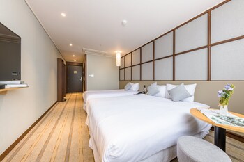 shin shin hotel cheonjiyeon