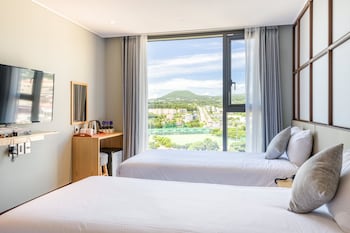 shin shin hotel cheonjiyeon