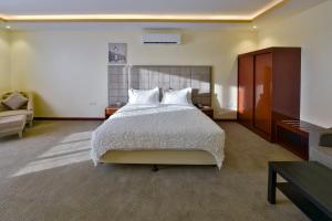 golden dune hotel turaif