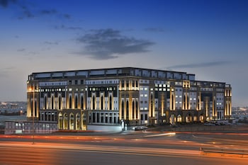 fraser suites muscat