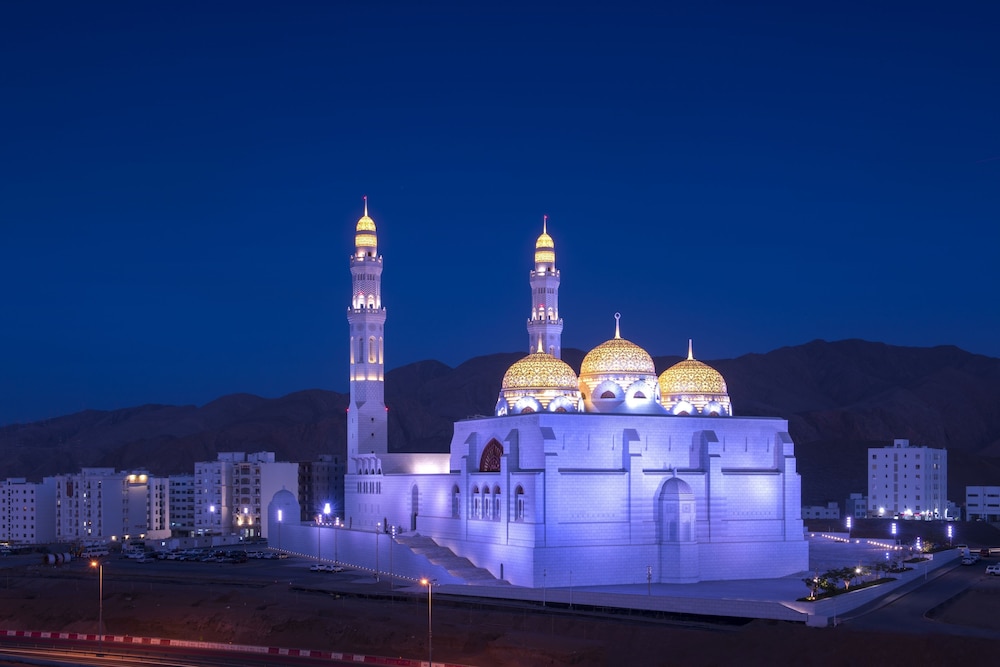 fraser suites muscat