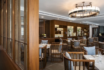 fraser suites muscat