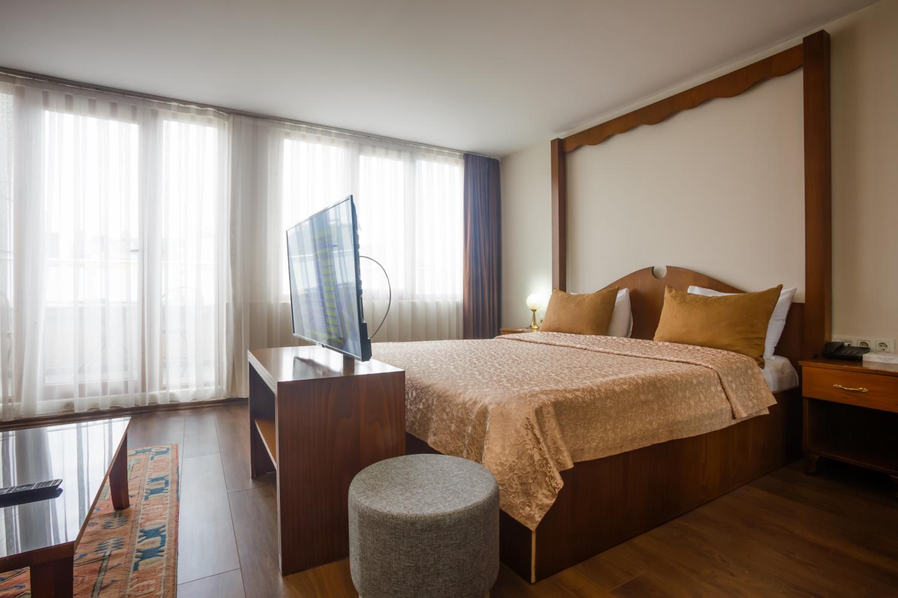j5 hotels bur dubai