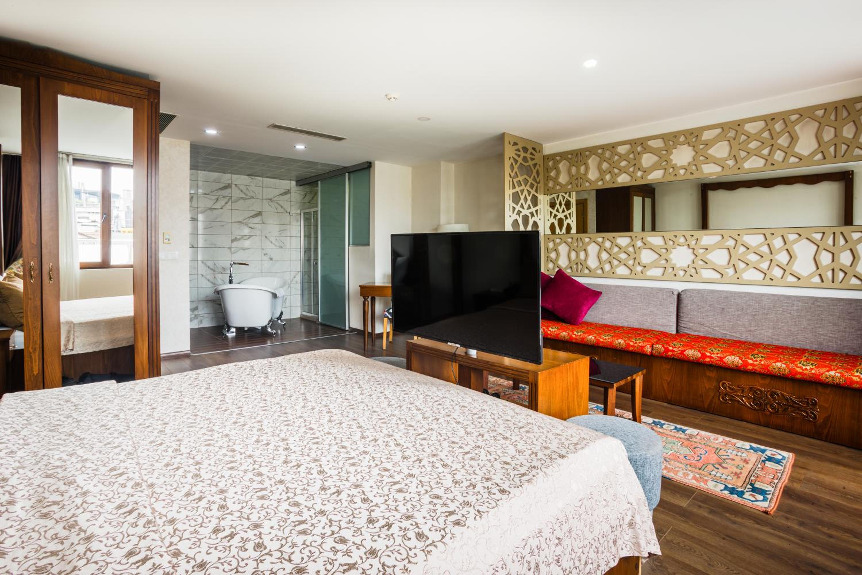 j5 hotels bur dubai