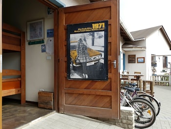 salty jackal backpackers and surf camp